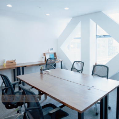 オフィス家具付き